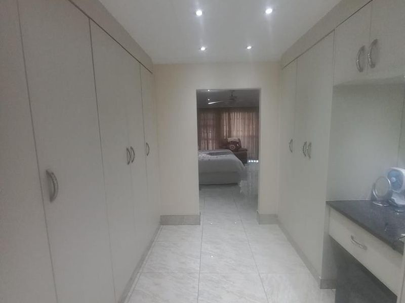 SPASCIOUS DUPLEX - Photo 5