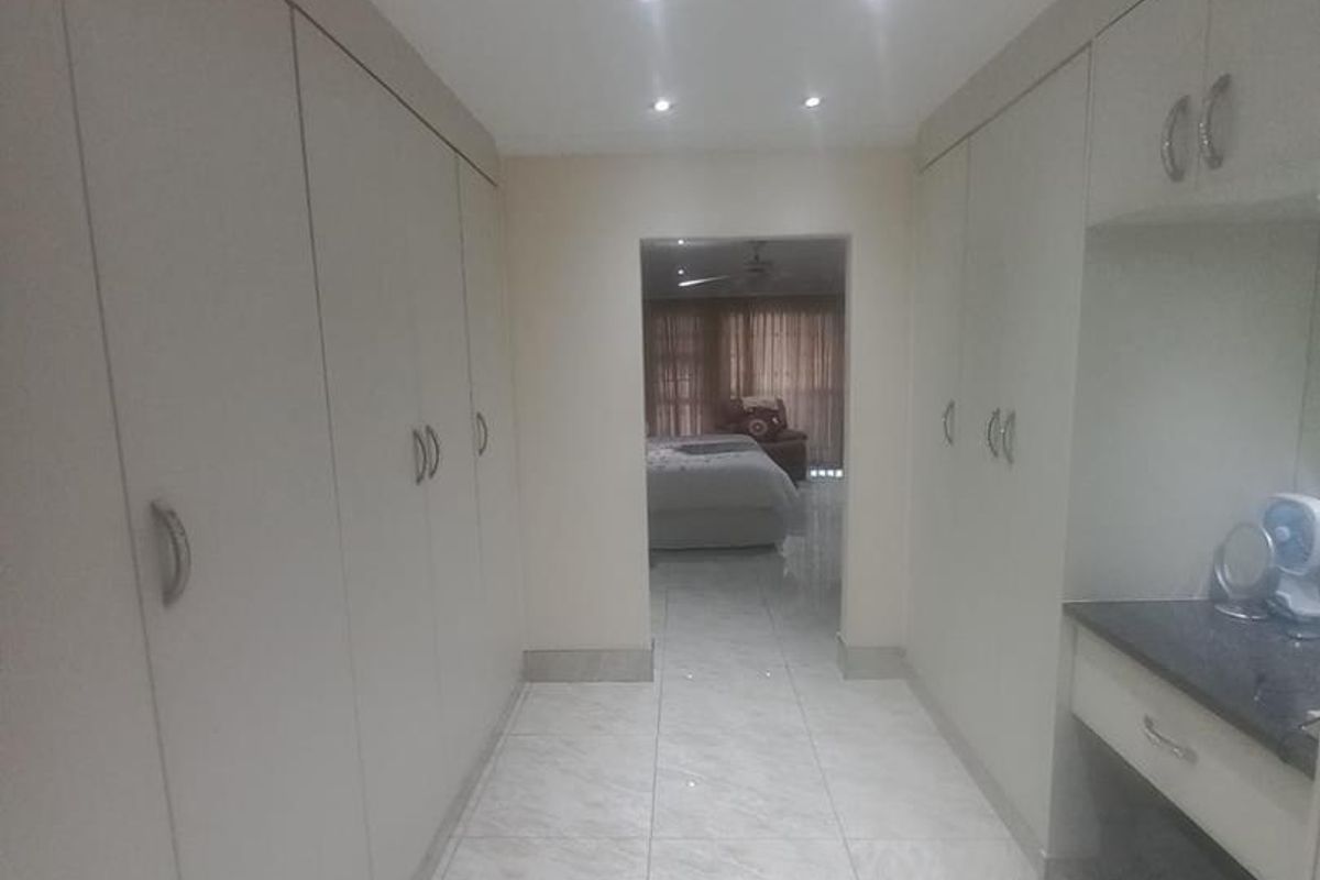 SPASCIOUS DUPLEX - Photo 5