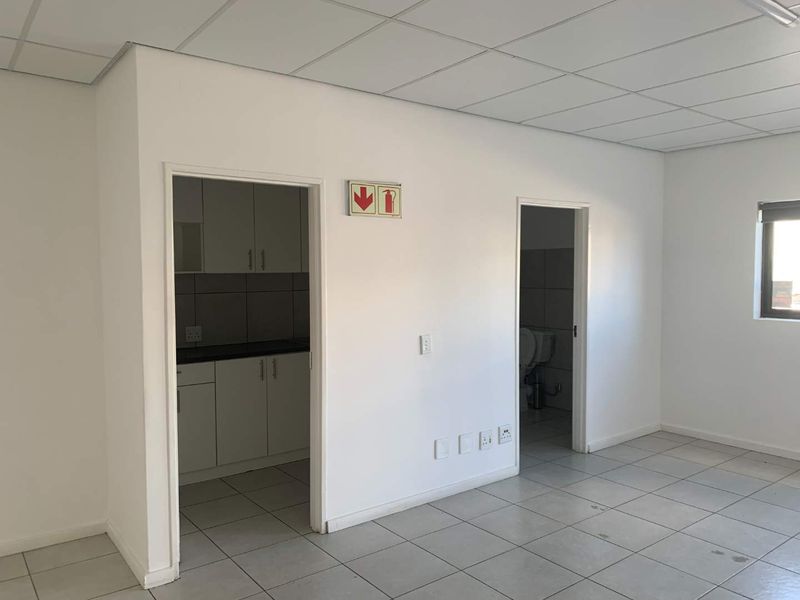 Prime Warehouse Space: Secure Location & Modern Amenities - Photo 8