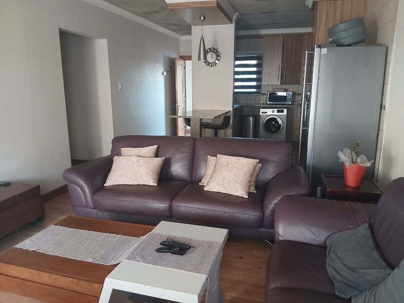 NEW RELEASE - Live Close to OR Tambo Airport in This Stylish Boksburg Apartment - Photo 10