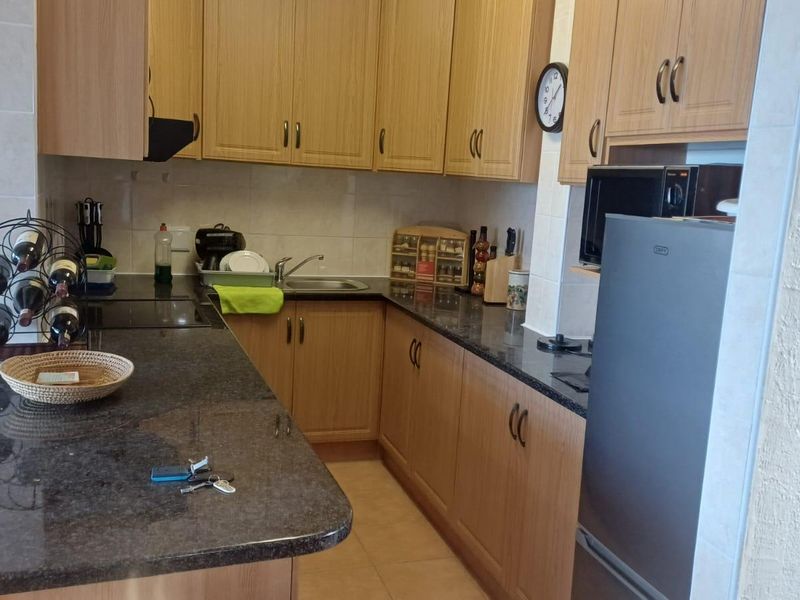 Seaview Apartment | Views from Bedrooms & Living Area | R9 000 - Photo 2