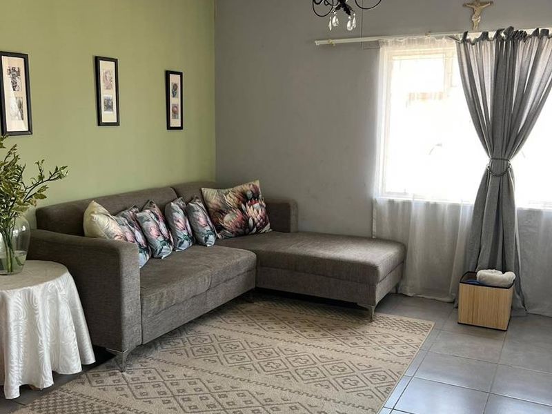 Charming Family Home with Conversion Potential! - Photo 5