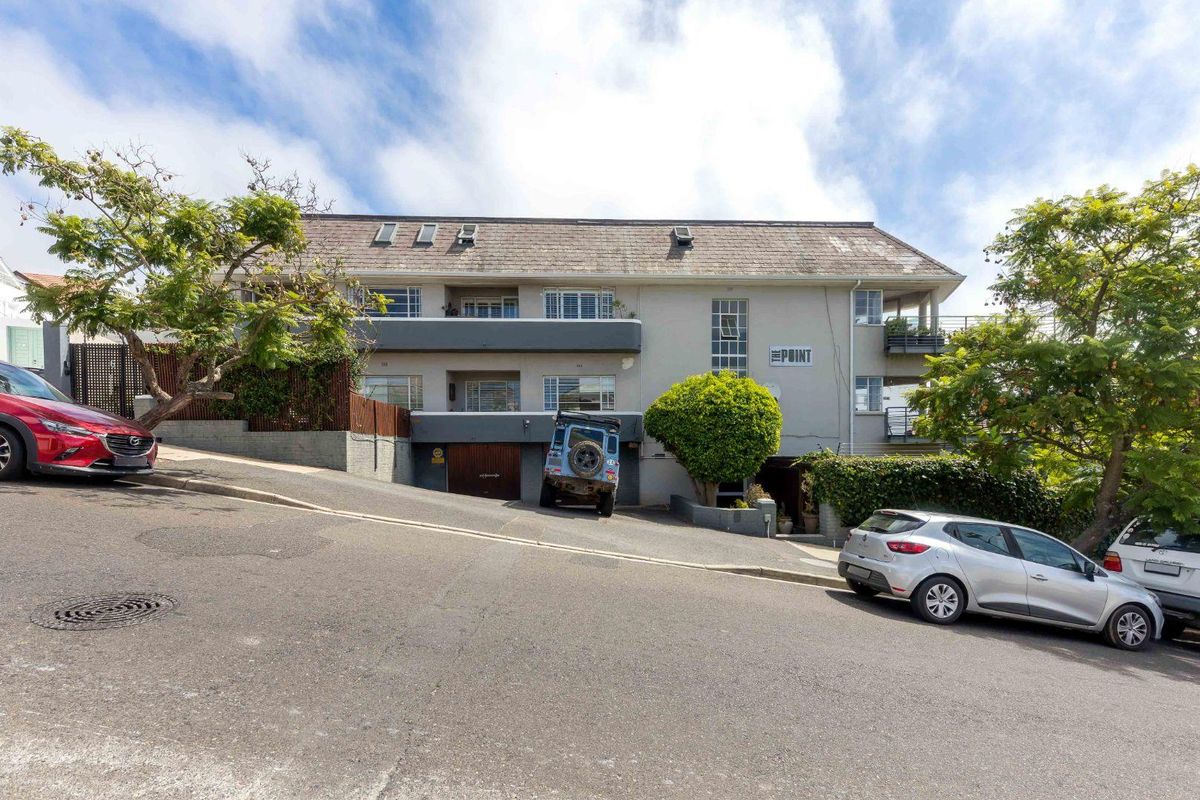 Find of the Season - Sundowner's Paradise with 2 Parkings - Photo 3