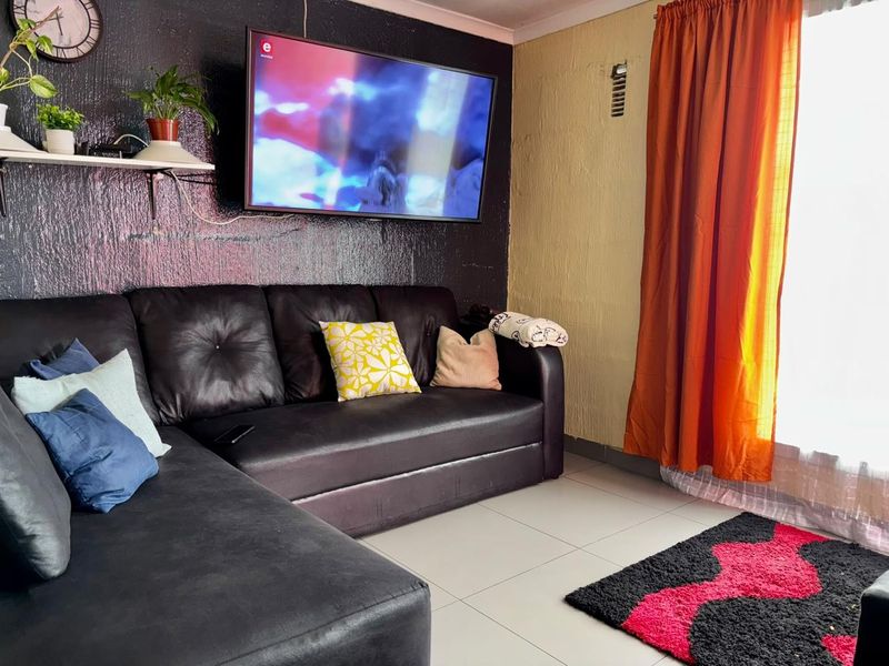 Three bedroom family home for sale in Tafelsig - Photo 3