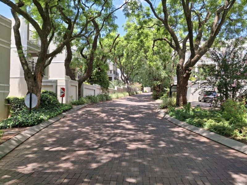 A LOVELY FURNISHED TWOO BEDROOM APARTMENT - Photo 3