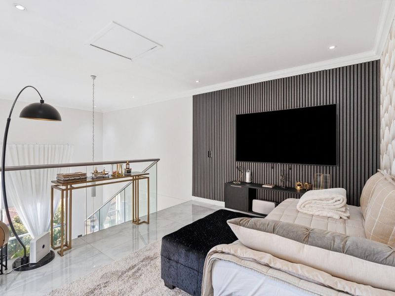 Newly renovated penthouse is a dream home - Photo 10