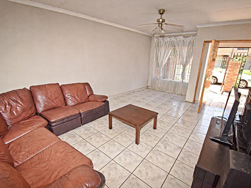 "Spacious Face Brick Home" - Photo 4