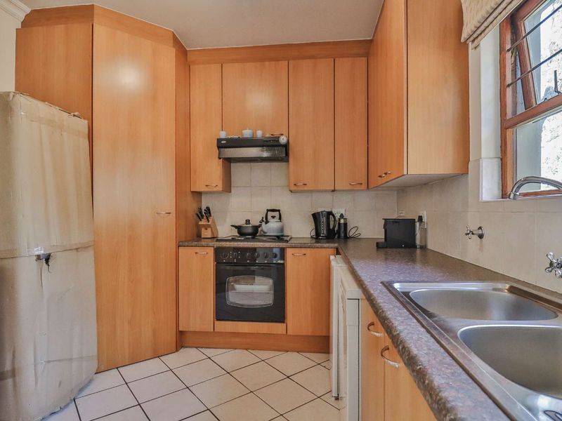 Lovely 2 bedroom, 2 bathroom available for sale in Bryanston - Photo 2