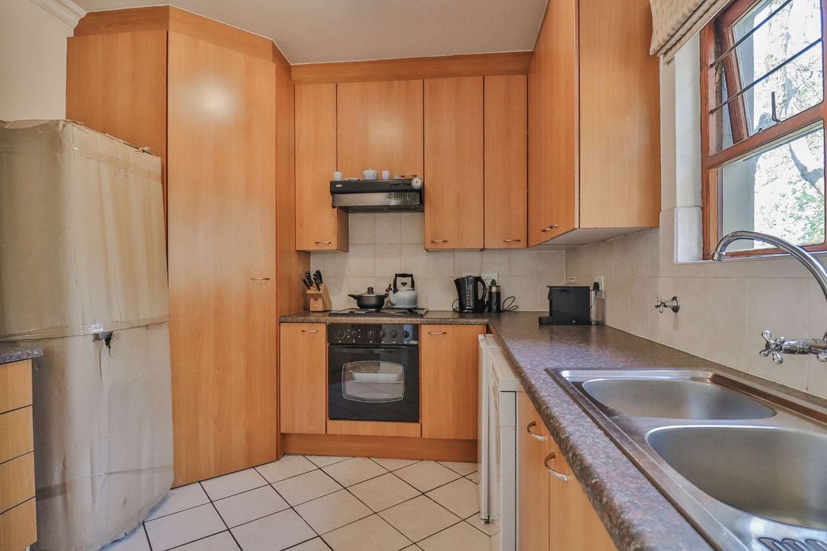 Lovely 2 bedroom, 2 bathroom available for sale in Bryanston - Photo 2