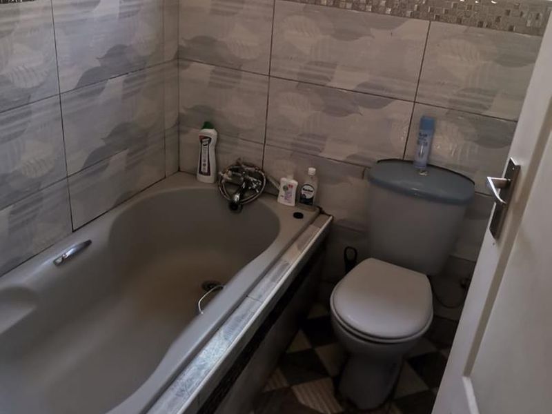 3 bedrooms house for sale in Soshanguve V - Photo 10