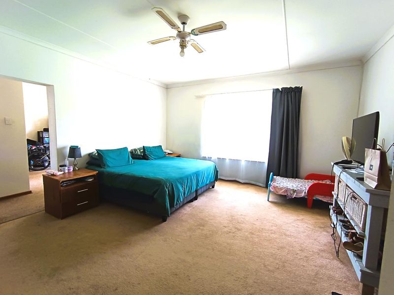 Space, Comfort & Bonus Flat — Close to UFS - Photo 8