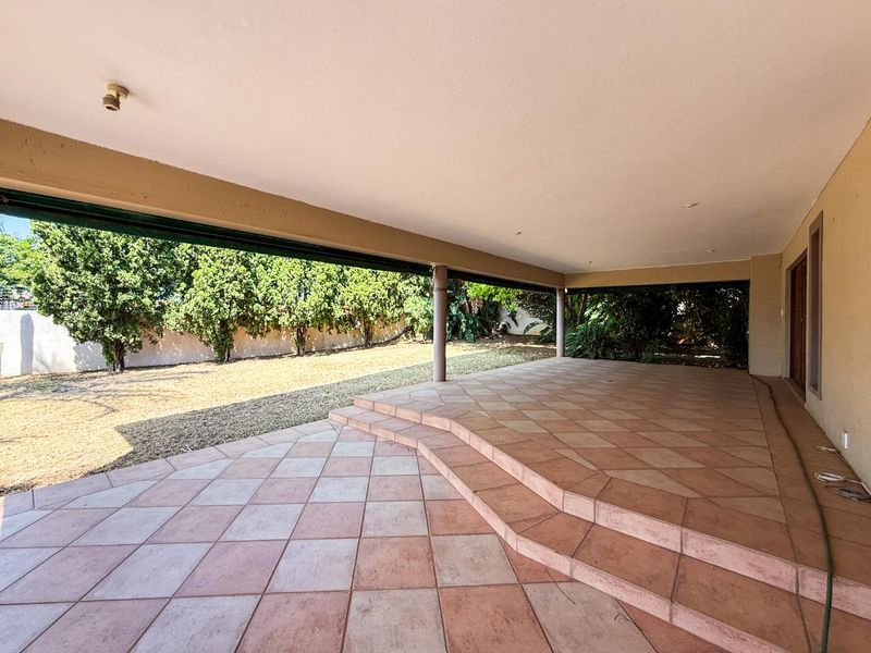 Elevate Legacy: Tuscan Majesty in Waterkloof's Secure Sanctuary. - Photo 4