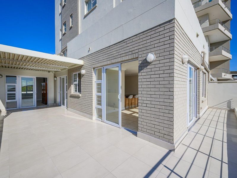 Corner unit, wrap around bacony with sea views! - Photo 6