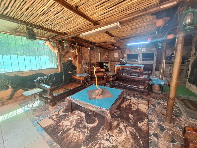 **Charming Corner Stand Home with Luxurious Amenities** - Photo 4