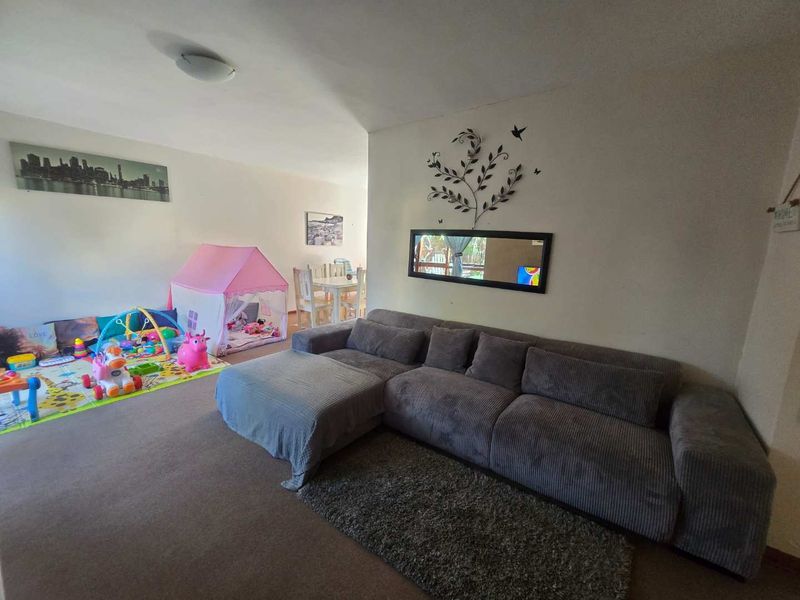 Spacious 3-Bedroom Duplex with Braai Patio & Pool Views | Belmore Park, Westering - Photo 4