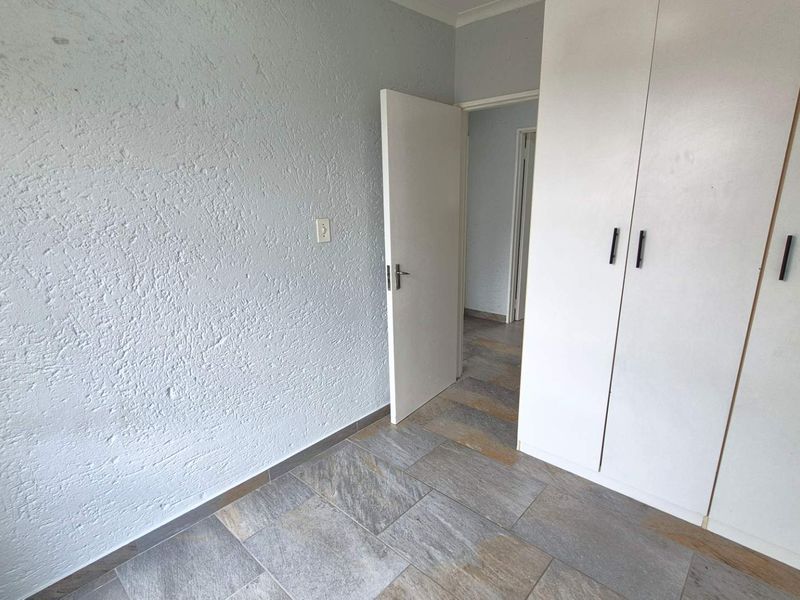 Affordable 3 Bedroom First Floor Apartment - Move In Ready. Priced To Sell !! - Photo 10