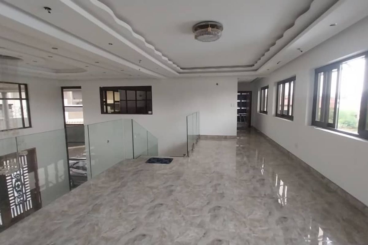 Elevate your lifestyle! Where modern design meets breathtaking views. - Photo 5