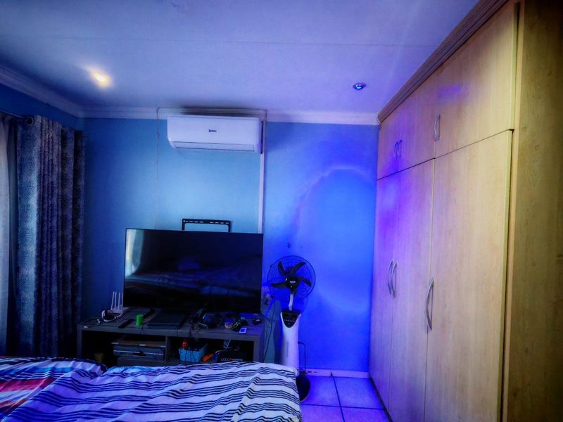 Townhouse For Sale - Photo 10