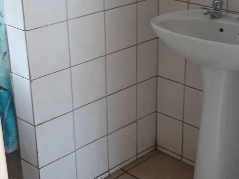 GROUND FLOOR 3 BEDROOM UNIT... IN A SECURED ESTATE!!!! - Photo 7