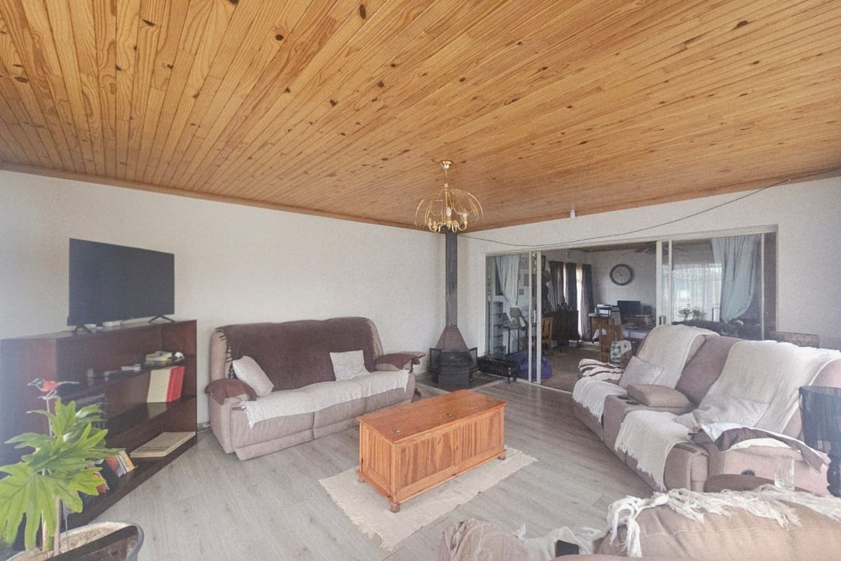 Spacious Four-Bedroom Home with Income Potential and Flatlets - Photo 2