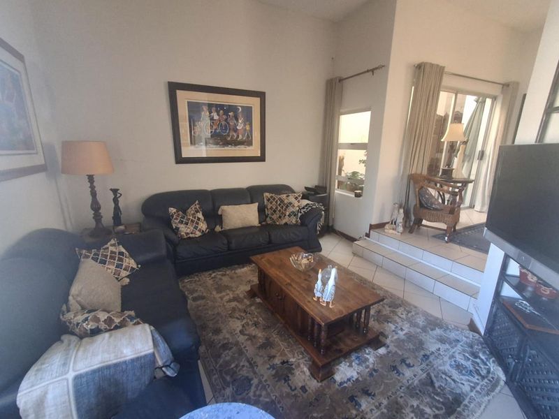 PET FRIENDLY DUPLEX IN BASSONIA - Photo 9