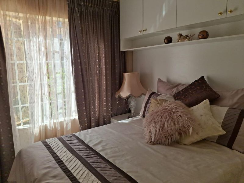 Stylish 3-Bedroom Townhouse in Secure Estate – Urgent Sale - Photo 10