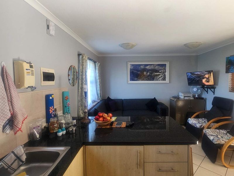Invest smart: Easy rental, low fees & great location - Photo 4