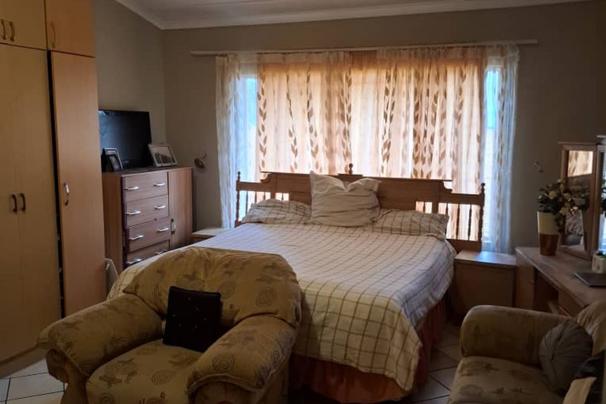 🏡 FOR SALE | Pioneerspark  4-Bedroom House with Bachelor Flat – N$ 4,100,000 - Photo 4
