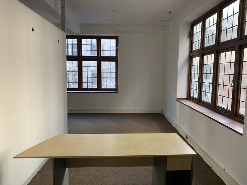 Affordable rental rates for prime office spaces - don't miss out! - Photo 10