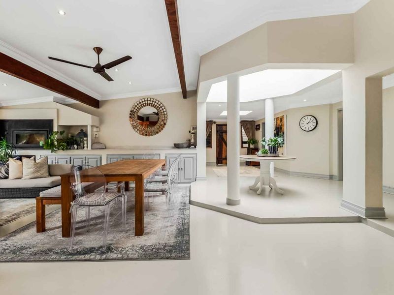 STUNNING, STYLISH, SUN-DRENCHED FAMILY HOME - TOO GOOD TO IGNORE - Photo 7