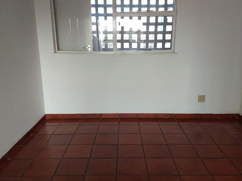 SPACIOUS APARTMENT IN A SECURE AND QUIET FAMILY NEIGHBOURHOOD - Photo 4