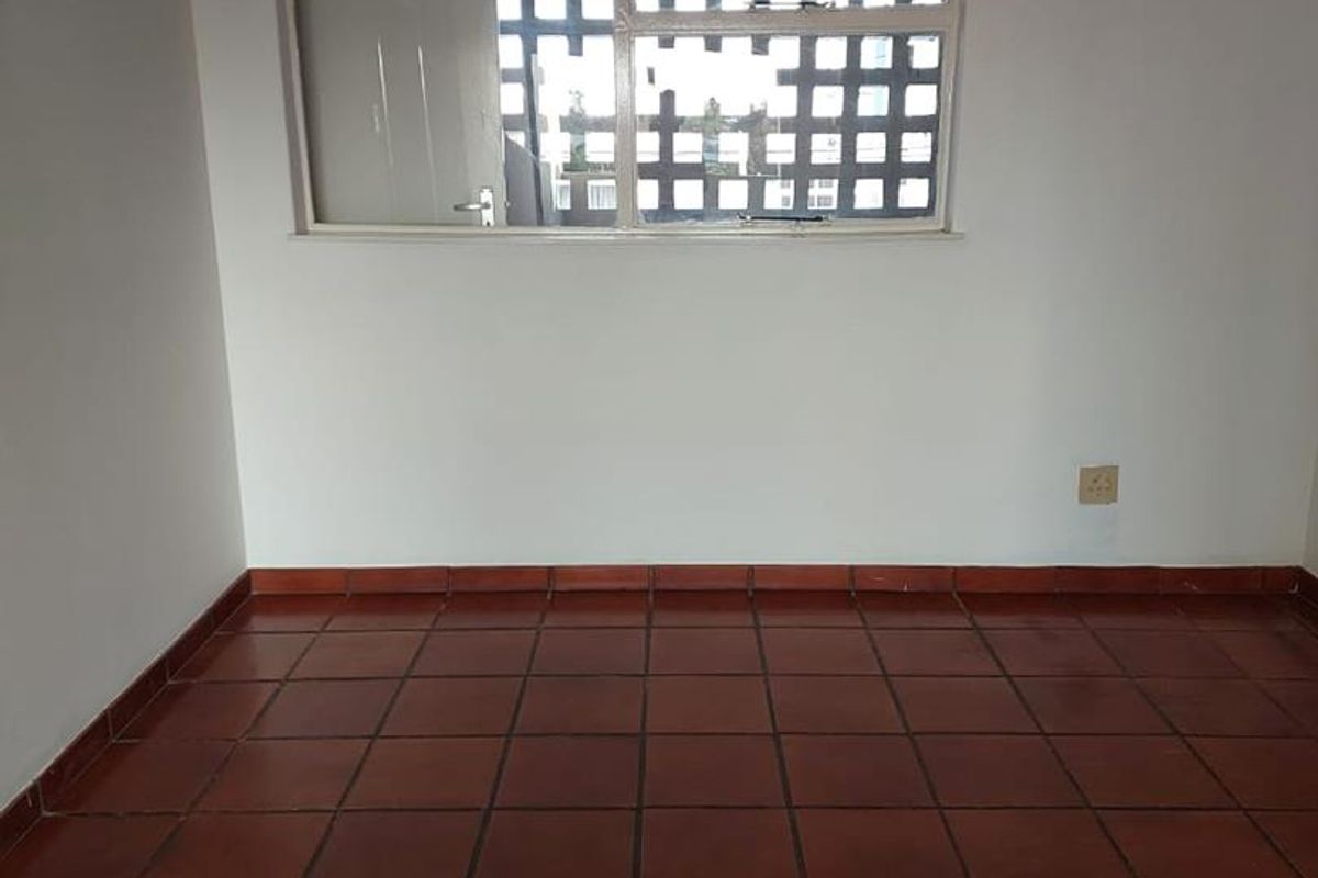 SPACIOUS APARTMENT IN A SECURE AND QUIET FAMILY NEIGHBOURHOOD - Photo 4