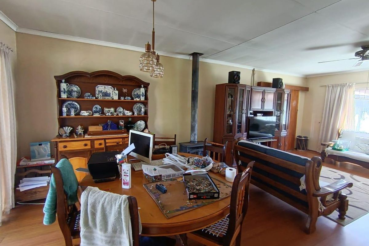 Spacious Family Home with Flatlet & Pool in Prime Fauna Location - Photo 3