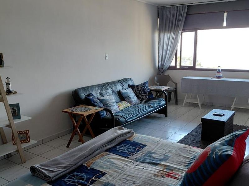Studio/ bachelor apartment with stunning sea views. - Photo 3