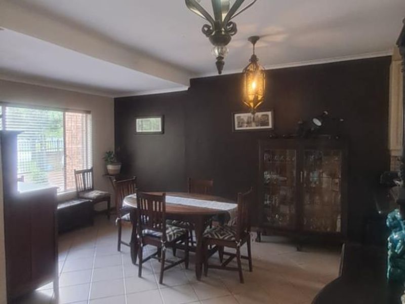 LOVELY 3 BEDROOM FAMILY HOUSE - Photo 3