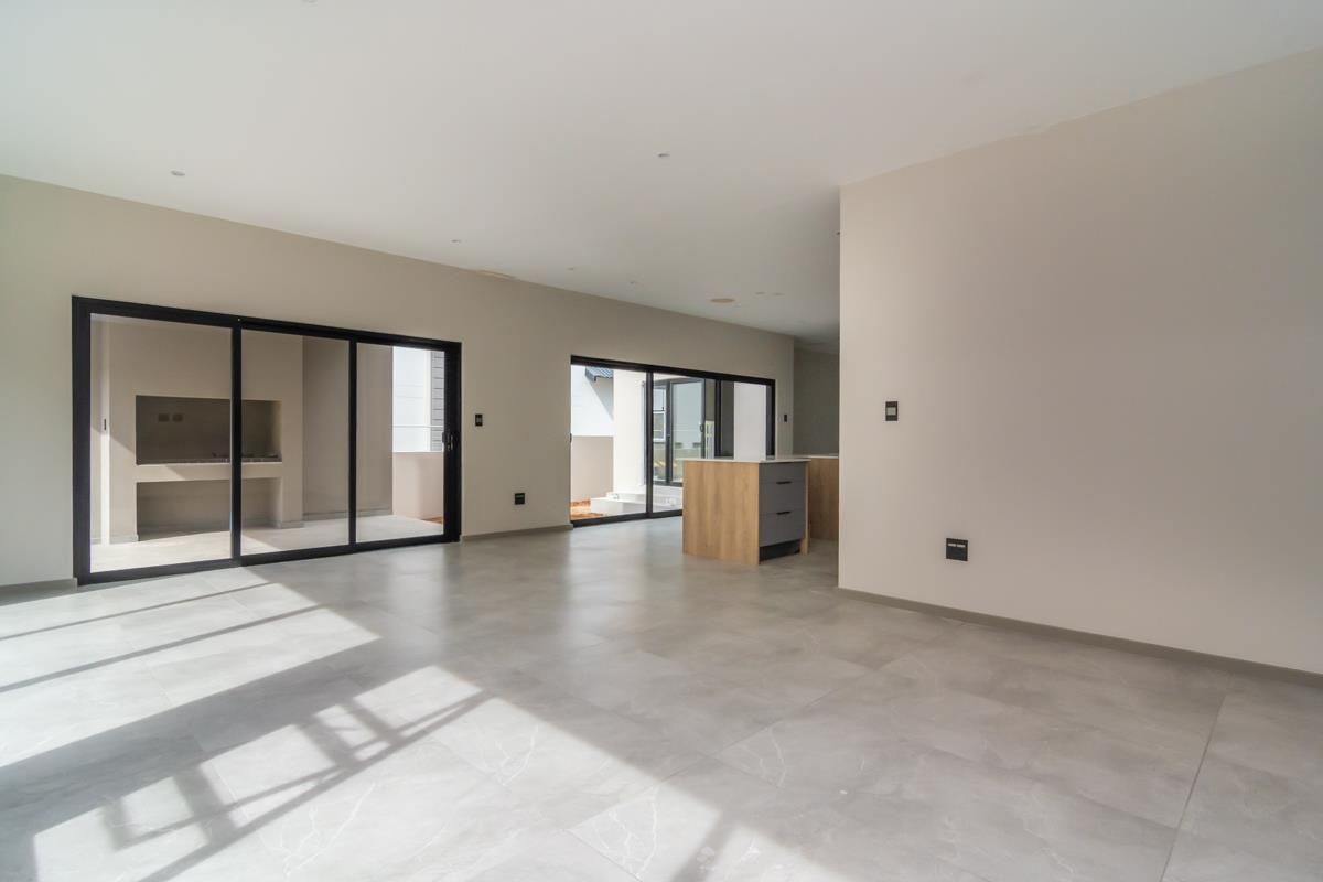 Modern Home in the heart of HomesHaven - Photo 5