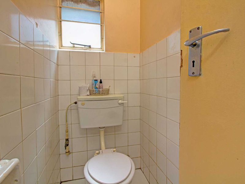 Generous Space ,Your New Home Awaits - Photo 8