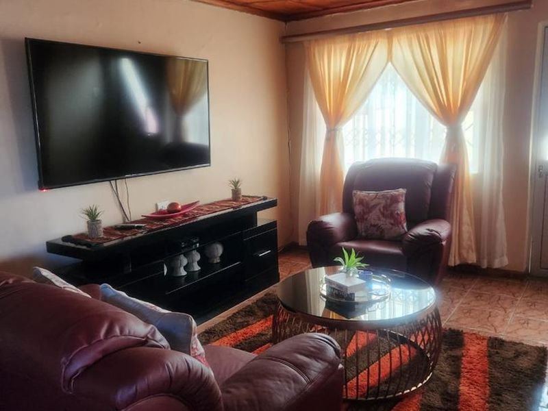 2 Bedroom House for Sale in Nyanga - Photo 2