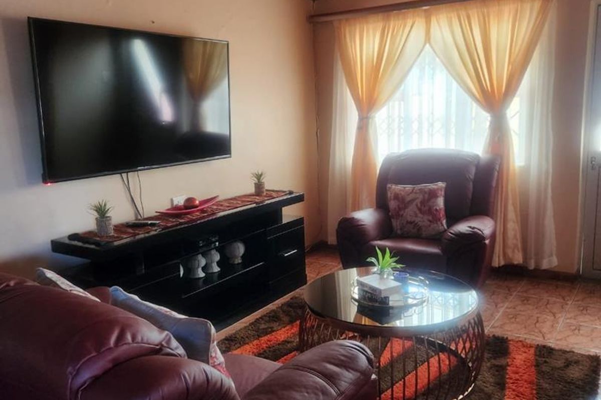 2 Bedroom House for Sale in Nyanga - Photo 2