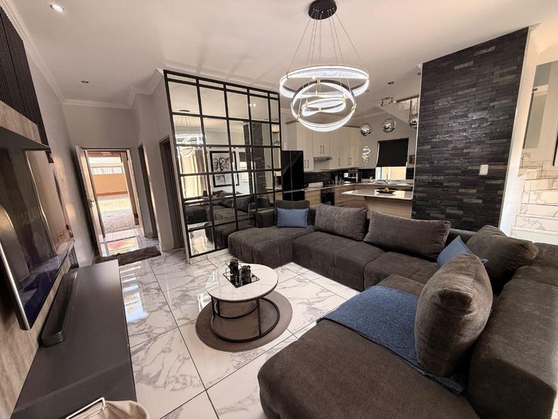 Contemporary 3-Bedroom Duplex with Double Garage in a Secure Estate - Photo 5