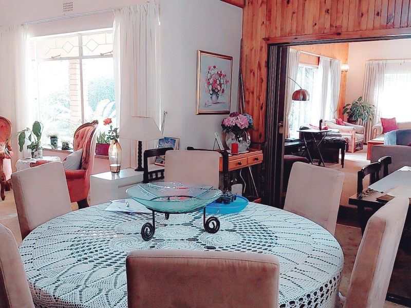 Elegant Family Home with Ample Space - Photo 6