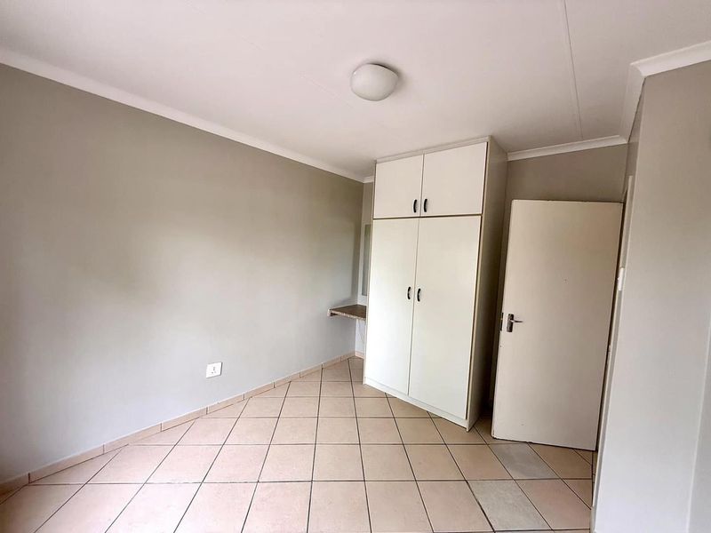 2 Bedroom Townhouse For Sale in Pionierspark Ext 1 - Photo 6