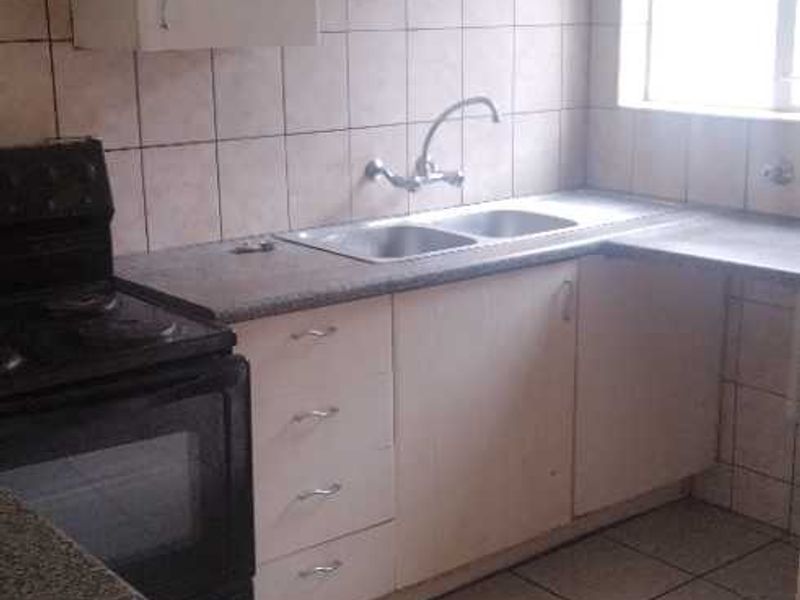 2 bed,1 bath ground floor unit for sale - Photo 3