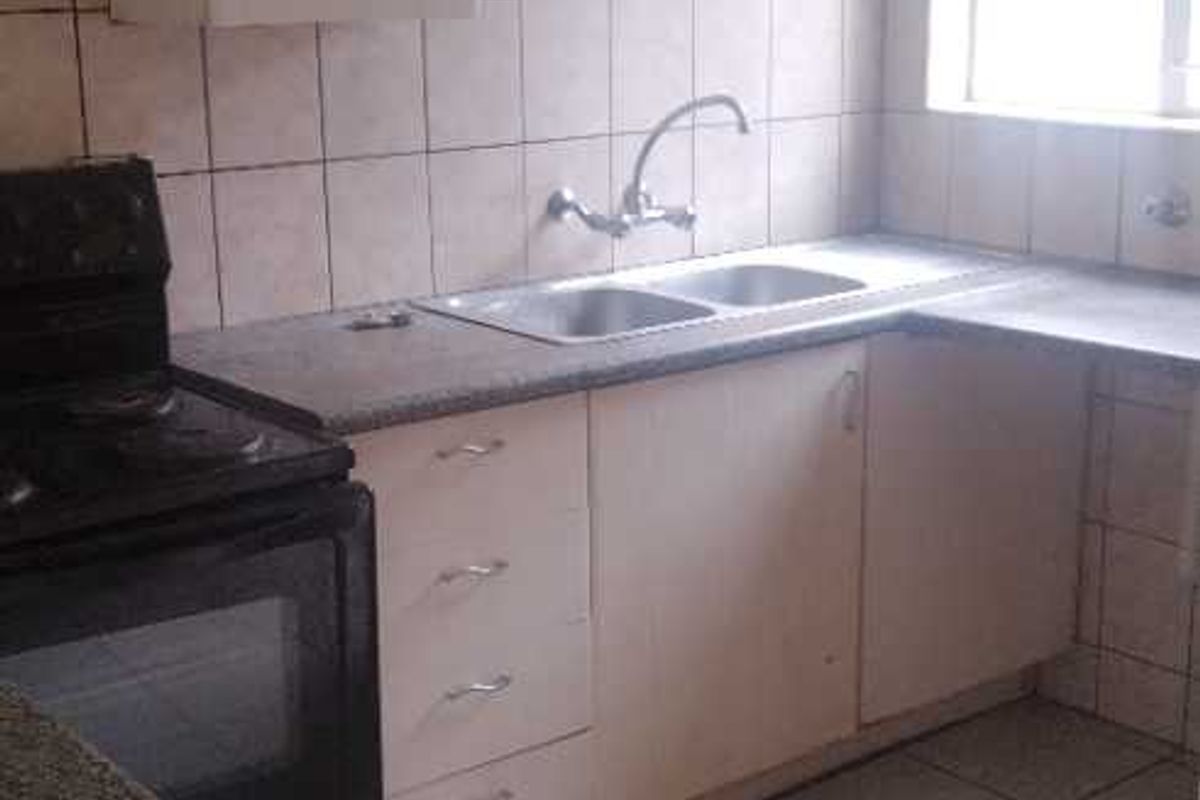 2 bed,1 bath ground floor unit for sale - Photo 3