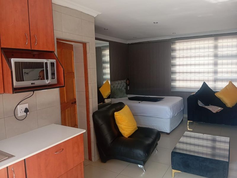 Bachelor in Kensington - Photo 2