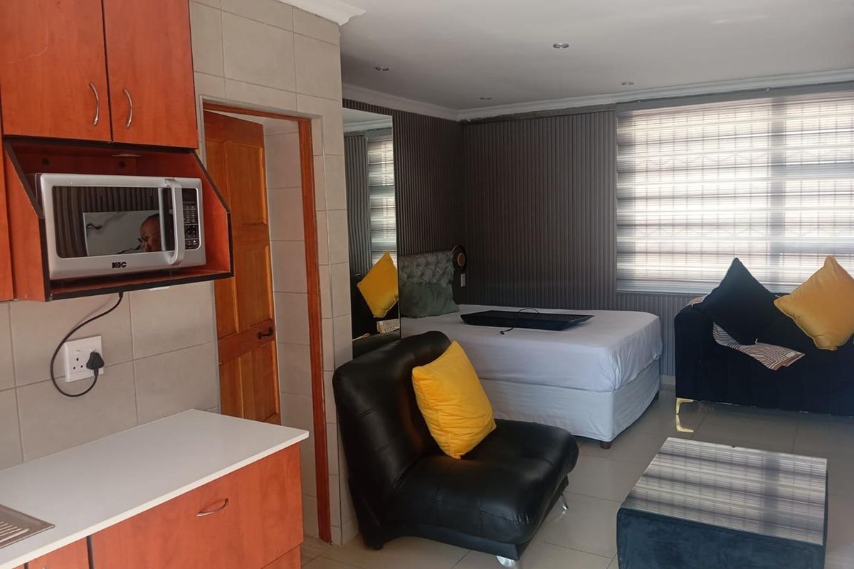 Bachelor in Kensington - Photo 2