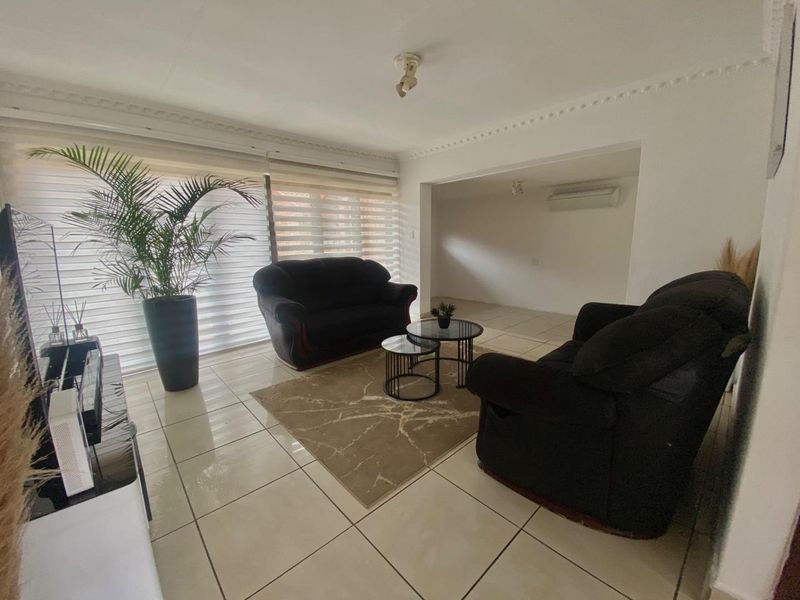 Modern Comfort Meets Effortless Living - Photo 8