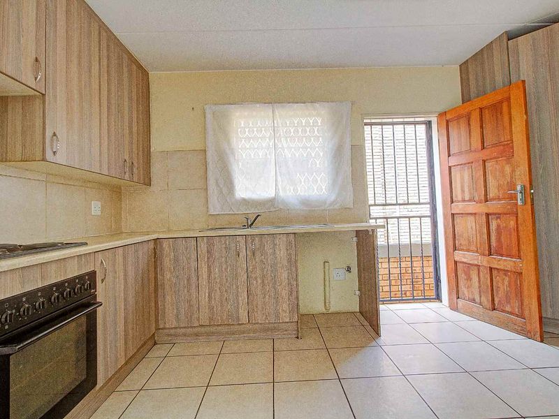 Charming and Conveniently Located Townhouse for Sale - Photo 3
