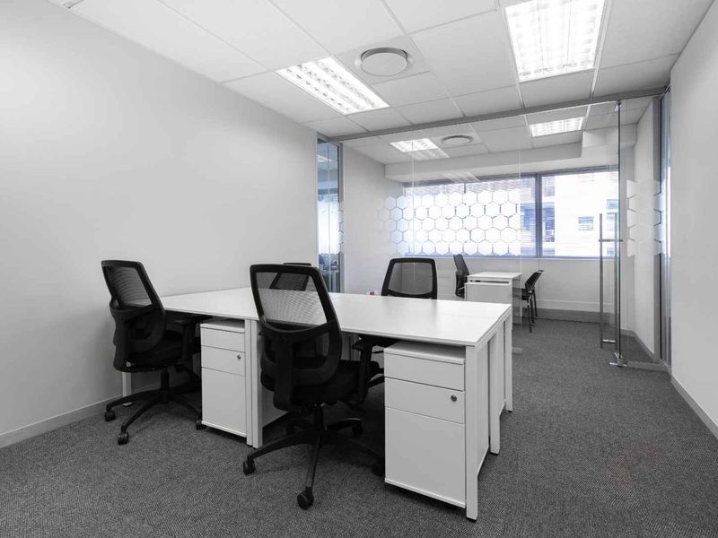 Book open plan office space for businesses of all sizes in Spaces Sunclare. - Photo 3