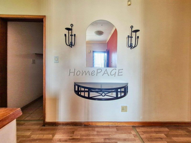 Meersig, Walvis Bay:  Neat Older 4 Bedroom home is for sale - Photo 9